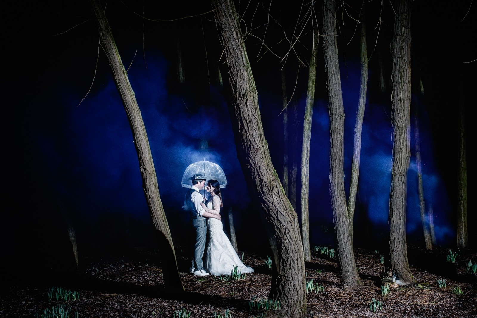 bride and groom smoke woods
