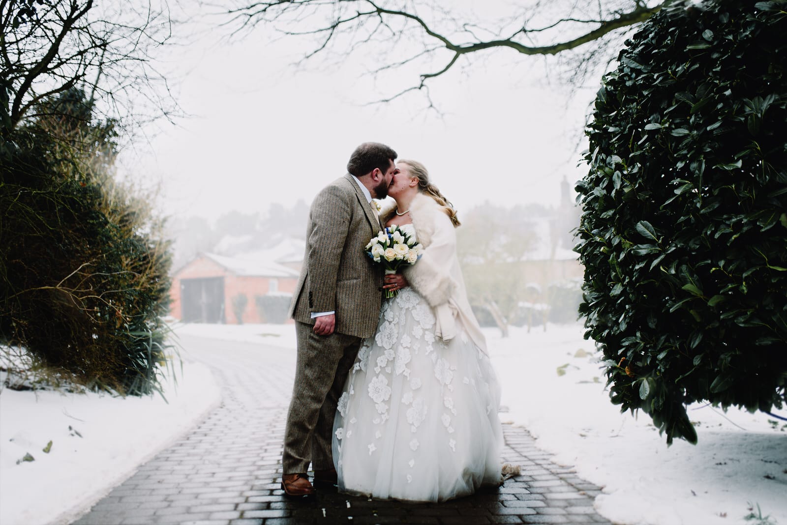 dodmoor-house-wedding-winter-snow-222