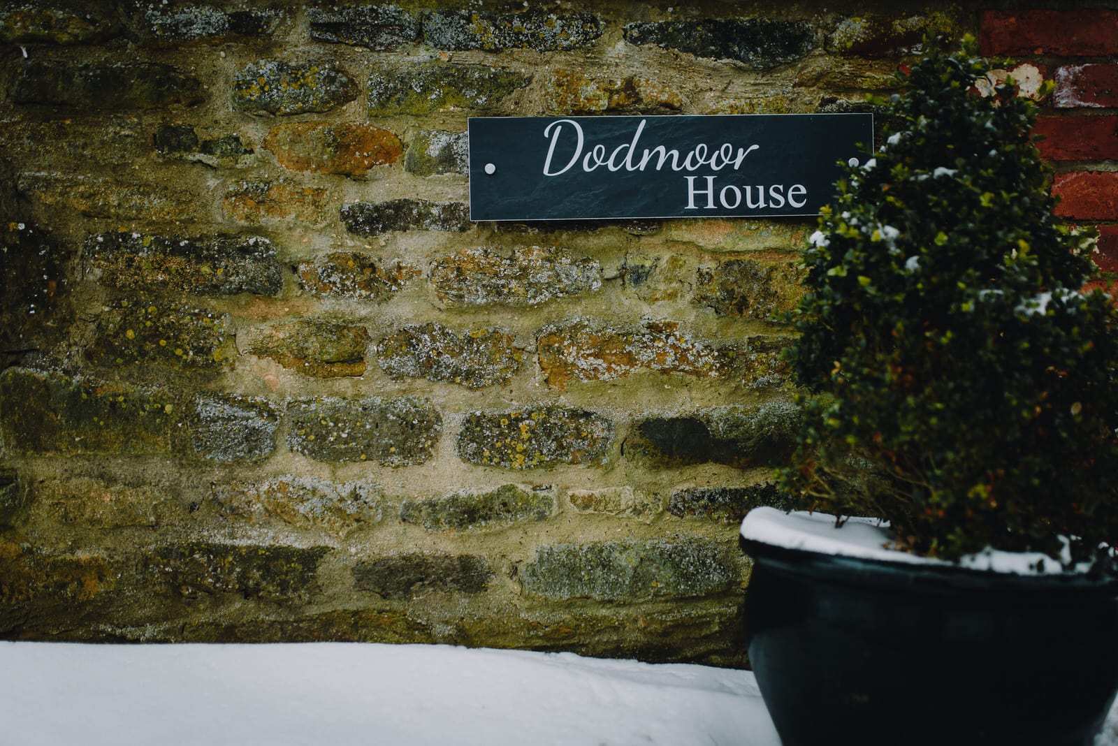 dodmoor-house-wedding-winter-snow-26